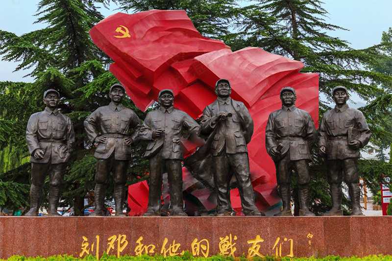 革命人物雕塑，劉鄧和他的戰(zhàn)友們雕像